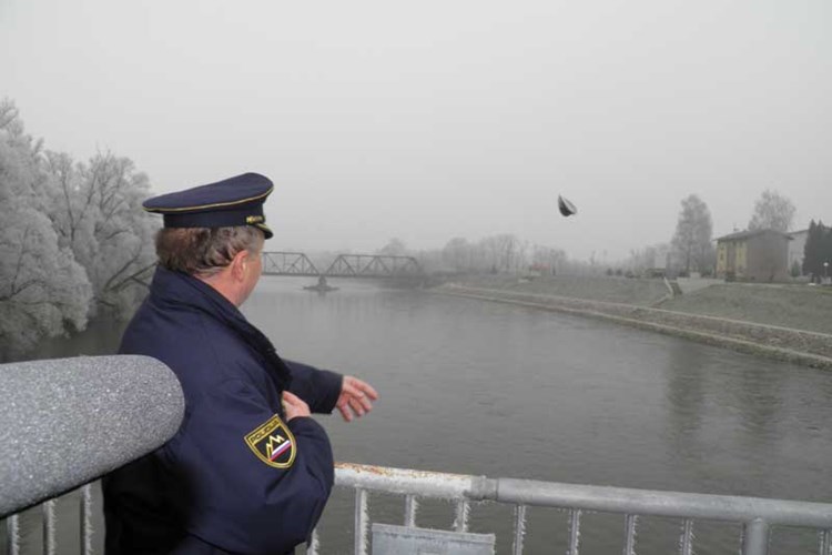 Slika Fotografije/Opcenite fotografije/Novogodisnji susret/MSredisce_bacanje.jpg